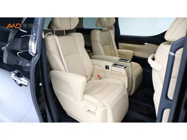 Toyota Alphard — Фото автомобиля 8