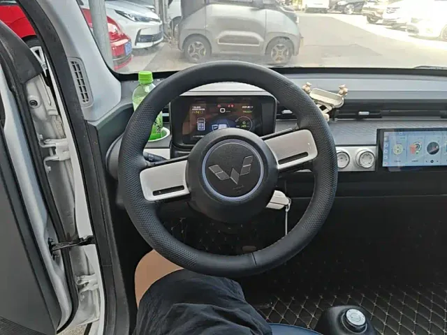 Wuling Hongguang Mini EV — Фото автомобиля 10
