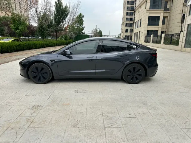 Tesla Model 3 — Фото автомобиля 13