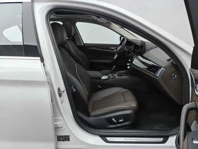 BMW 5 Series — Фото автомобиля 23
