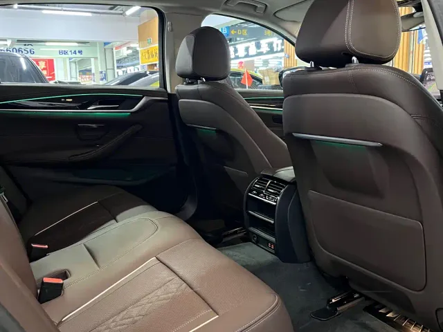 BMW 5 Series — Фото автомобиля 13