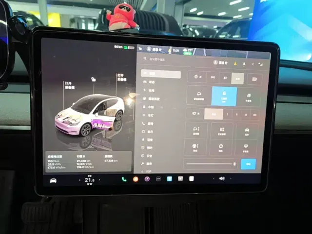 Tesla Model Y — Фото автомобиля 11
