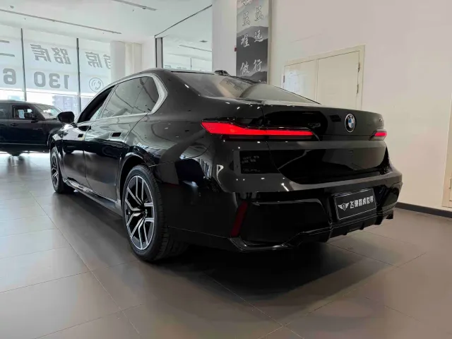 BMW 7 Series — Фото автомобиля 24