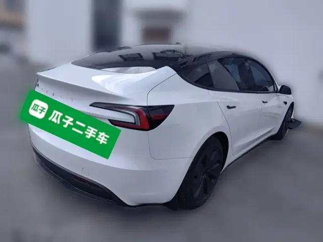 Tesla Model 3 — Фото автомобиля 4