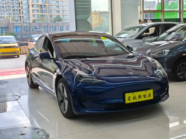 Tesla Model 3 — Фото автомобиля 2