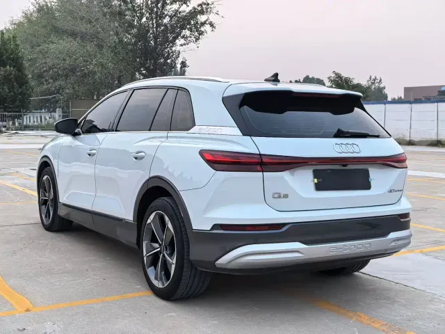 Audi Q5 e-tron — Фото автомобиля 7