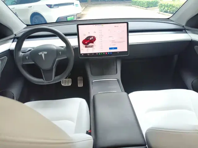 Tesla Model Y — Фото автомобиля 5