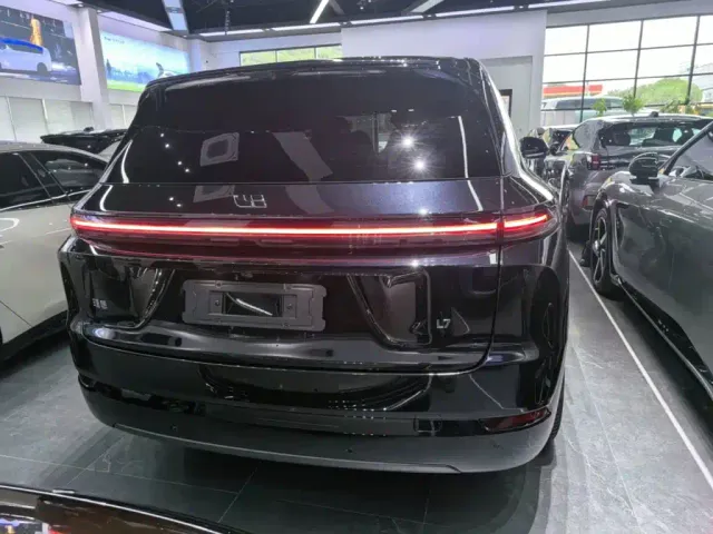 Li Auto L7 — Фото автомобиля 5