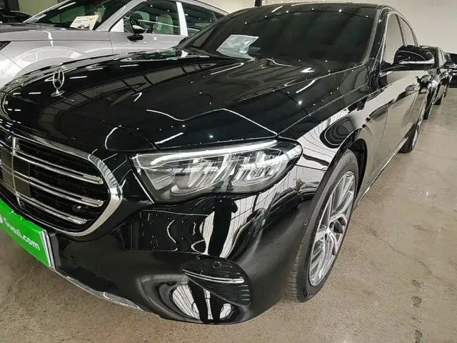 Mercedes-Benz E-Class — Фото автомобиля 23