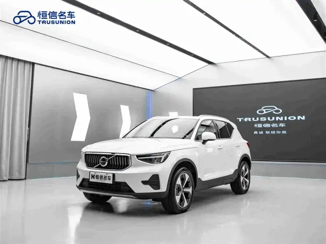 Volvo XC40 — Фото автомобиля 3