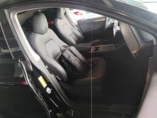 Tesla Model Y — Фото автомобиля 24