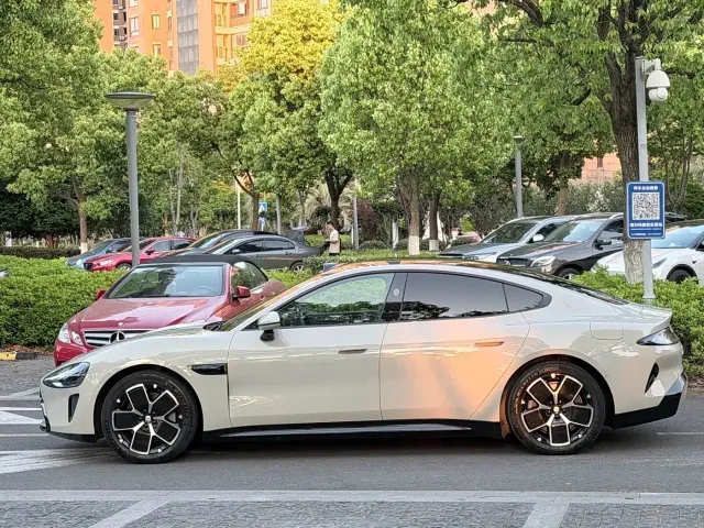Xiaomi SU7 — Фото автомобиля 13