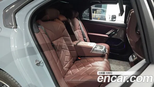 BMW 7 Series G70 — Фото автомобиля 17