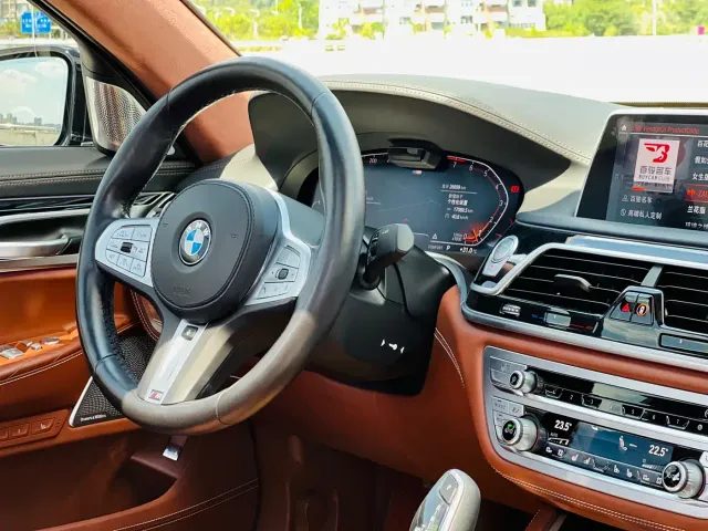 BMW 7 Series — Фото автомобиля 12
