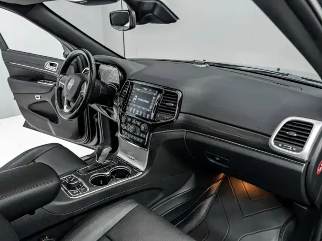 Jeep Grand Cherokee — Фото автомобиля 20