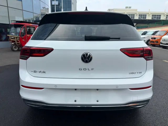 Volkswagen Golf — Фото автомобиля 16