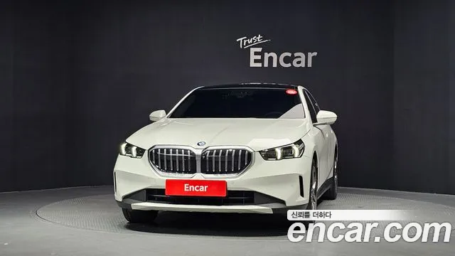 BMW 5 Series G60 — Фото автомобиля 3