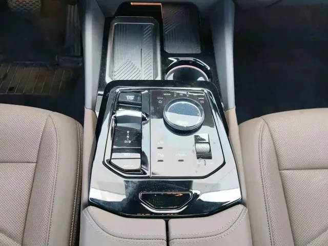 BMW i5 — Фото автомобиля 11