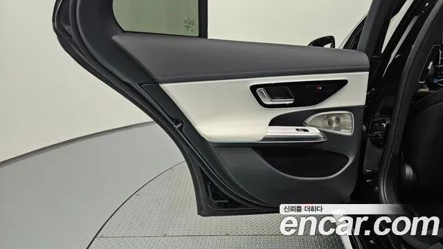 Mercedes-Benz E-Class — Фото автомобиля 14