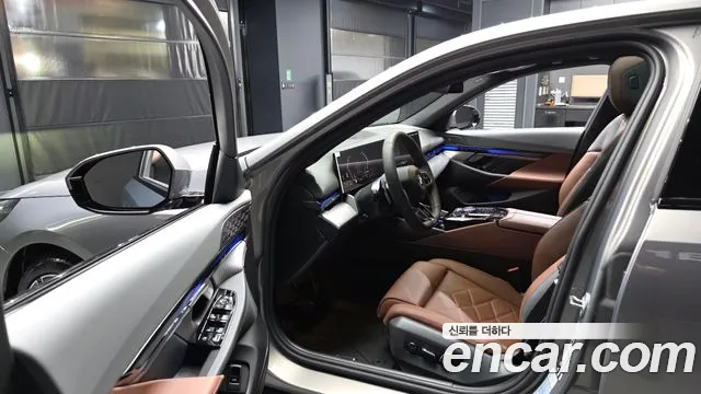 BMW 5-Series 5 серия (G60) 530i xDrive M Sport Pro Special Edition — Фото автомобиля 10