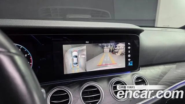 Mercedes-Benz E-Class — Фото автомобиля 14
