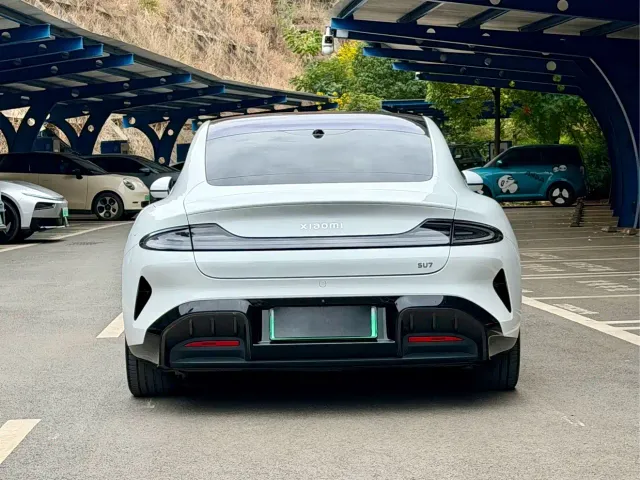 Xiaomi SU7 — Фото автомобиля 11