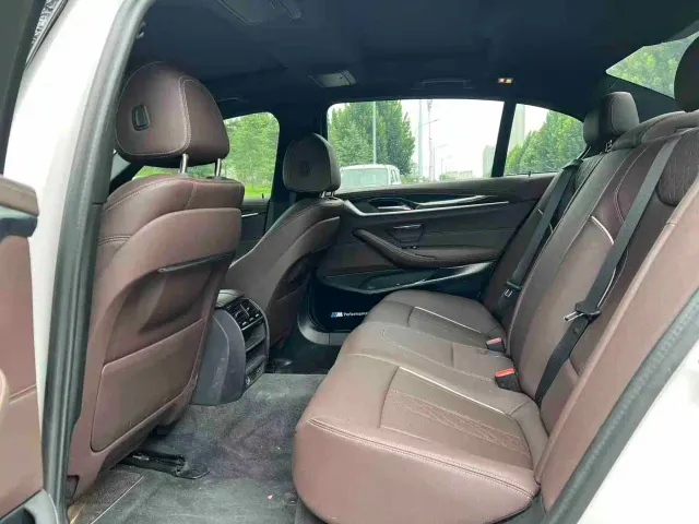 BMW 5 Series — Фото автомобиля 5
