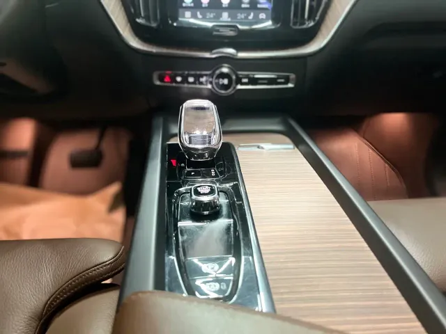 Volvo XC60 — Фото автомобиля 15