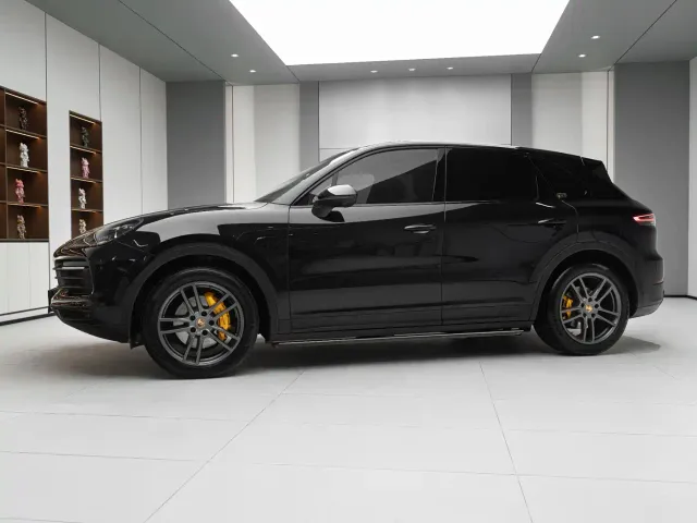 Porsche Cayenne — Фото автомобиля 23