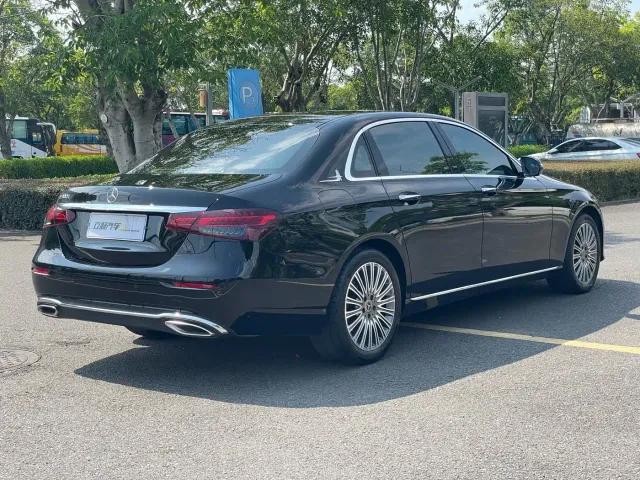 Mercedes-Benz E-Class — Фото автомобиля 22