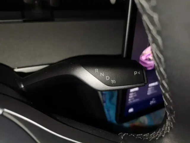 Tesla Model Y — Фото автомобиля 10