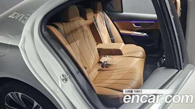Mercedes-Benz E-Class — Фото автомобиля 11
