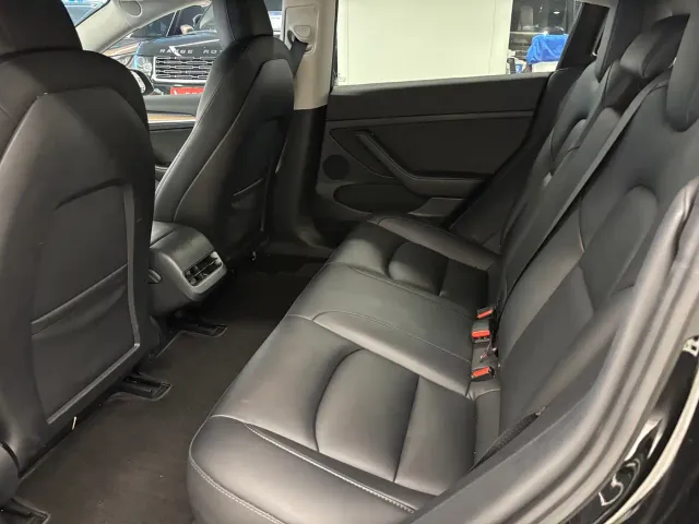 Tesla Model 3 — Фото автомобиля 9