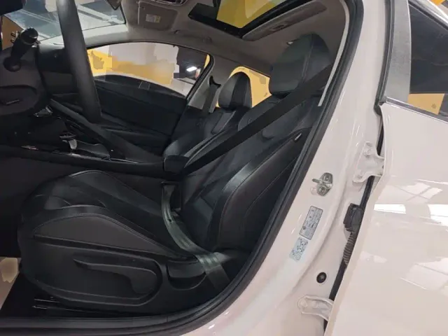 Hyundai Elantra — Фото автомобиля 14