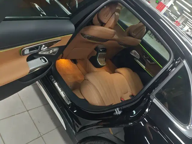 Mercedes-Benz E-Class — Фото автомобиля 6
