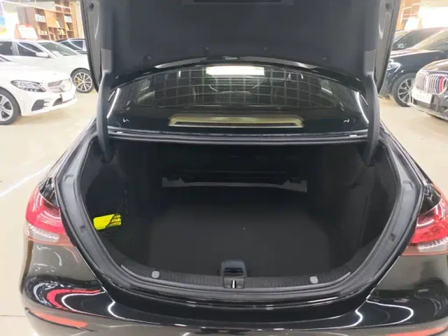 Mercedes-Benz E-Class — Фото автомобиля 18