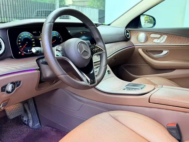 Mercedes-Benz E-Class — Фото автомобиля 6