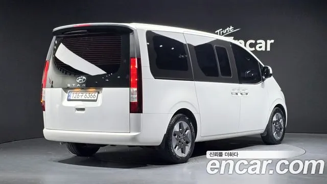 Фотография автомобиля — Hyundai Staria