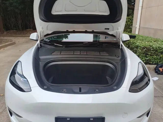 Tesla Model Y — Фото автомобиля 19