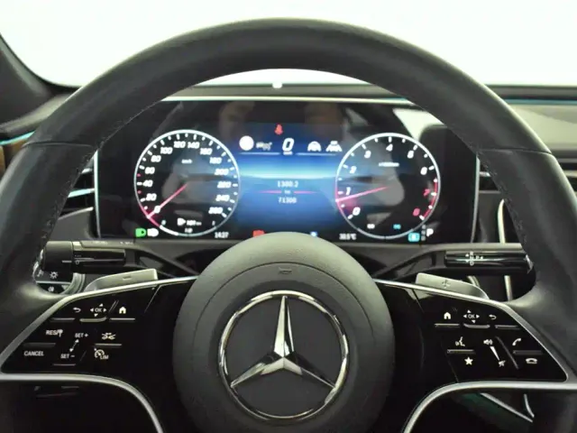 Mercedes-Benz E-Class — Фото автомобиля 5