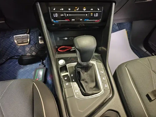 Volkswagen Tiguan L — Фото автомобиля 13