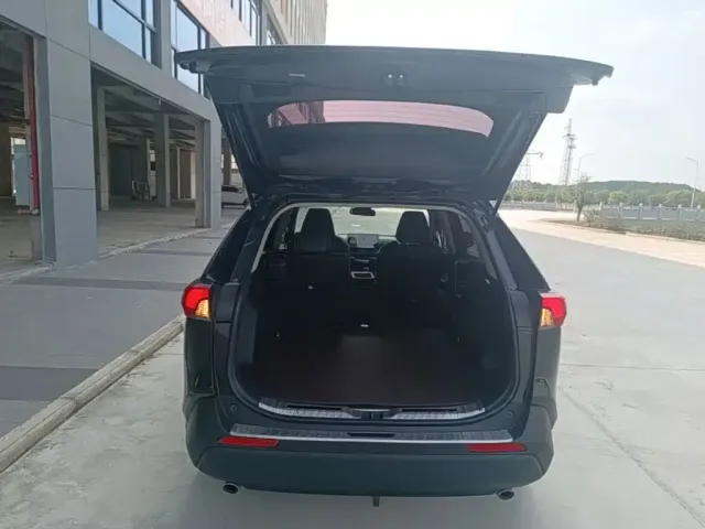 Toyota RAV4 — Фото автомобиля 18