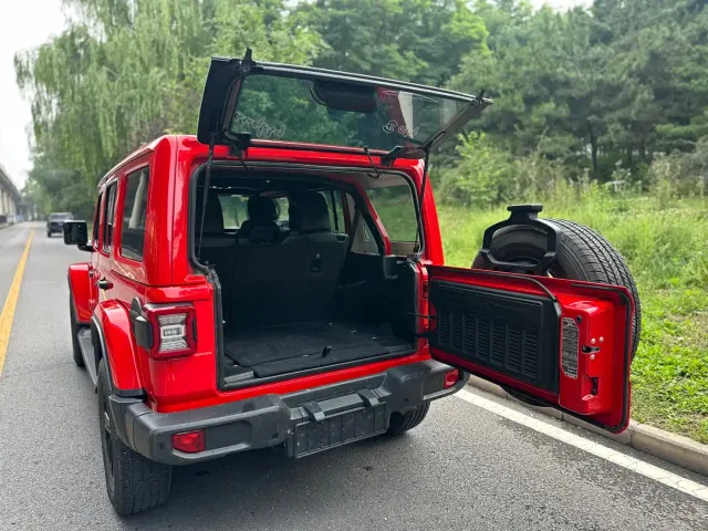 Jeep Wrangler — Фото автомобиля 17