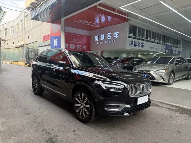 Volvo XC90 — Фото автомобиля 3