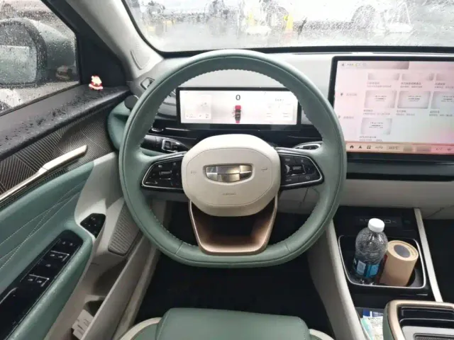Geely Geometry G6 — Фото автомобиля 14