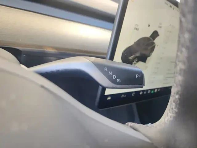 Tesla Model Y — Фото автомобиля 10