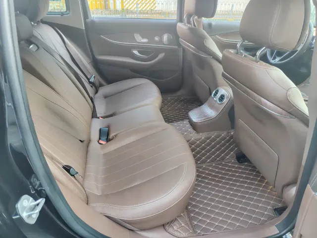Mercedes-Benz E-Class — Фото автомобиля 18