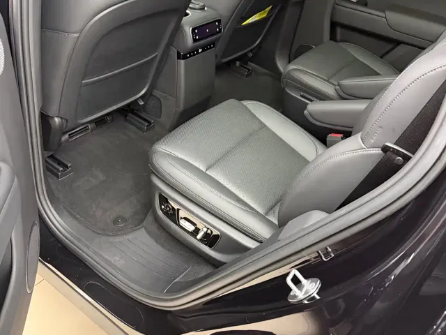 Li Auto L8 — Фото автомобиля 12