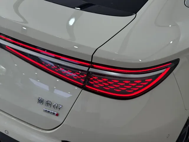 BYD Seal 07 DM-i — Фото автомобиля 6