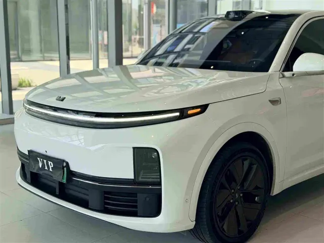 Li Auto L7 — Фото автомобиля 10